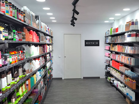 Tienda BETH'S Hair en Santa Coloma con productos para el pelo y cara con rutinas skincare