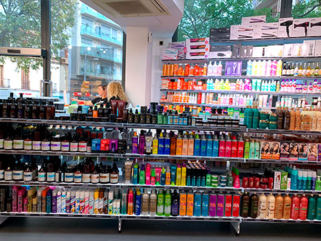 BETH'S HAIR Horta-Guinardó una tienda de productos de peluquería en calle dante alighieri 2-4 de Barcelona