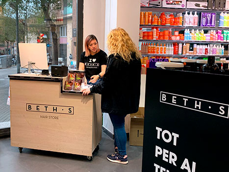 BETH'S HAIR Horta-Guinardó una tienda de productos de peluquería en calle dante alighieri 2-4 de Barcelona