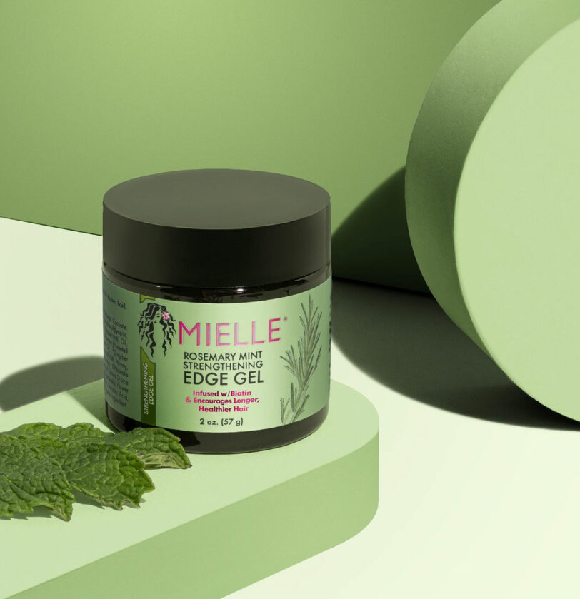 Gel controlador de encrespamiento Rosemary Mint Hair Strengthening Edge Gel de Mielle BETH'S HAIR