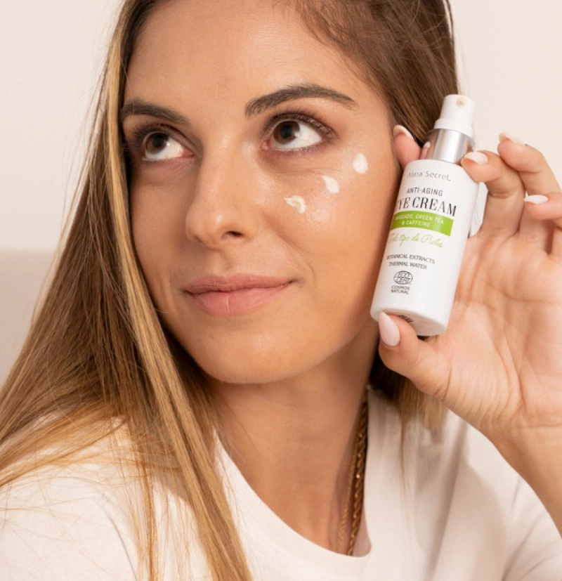 Contorno Ojos Antiedad con Aguacate, te verde y cafeína de Alma Secret BETH'S HAIR Contorno Ojos Antiedad con Aguacate, te verde y cafeína de Alma Secret BETH'S HAIR